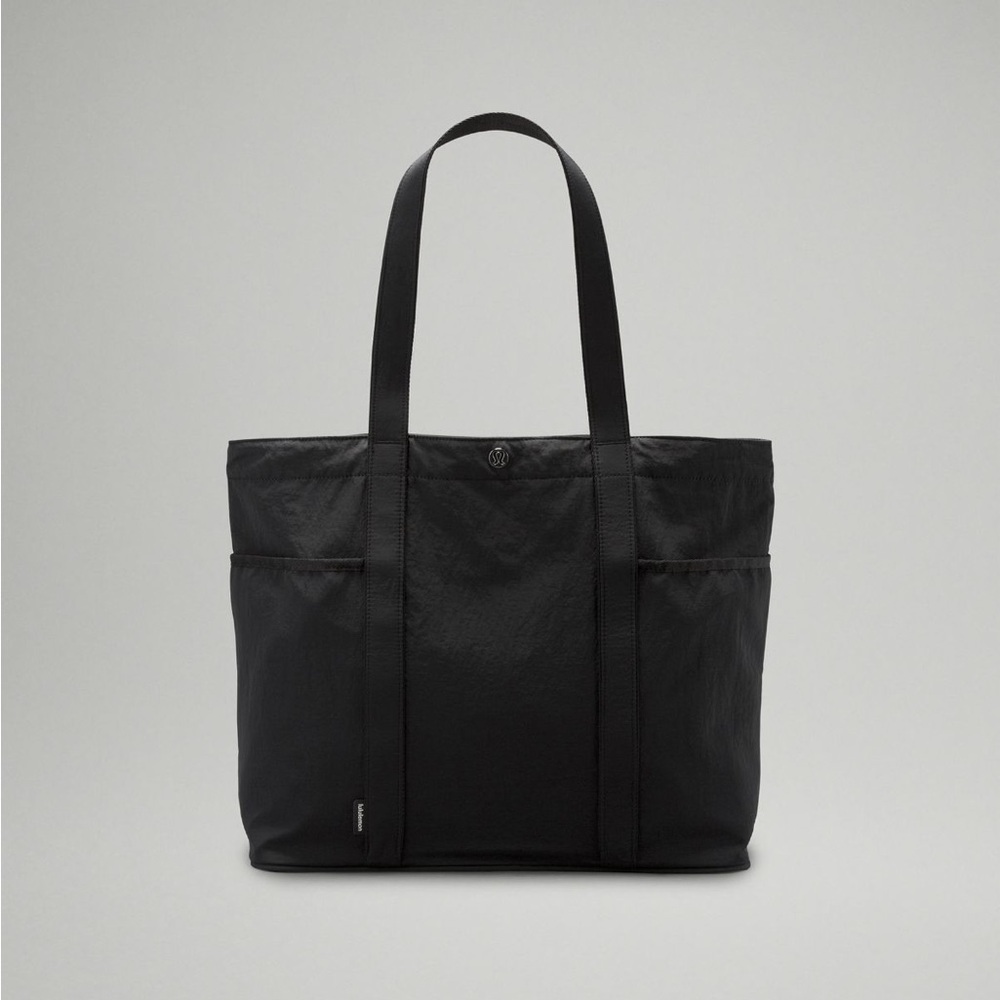 Lululemon Daily Multi-Pocket tote bag